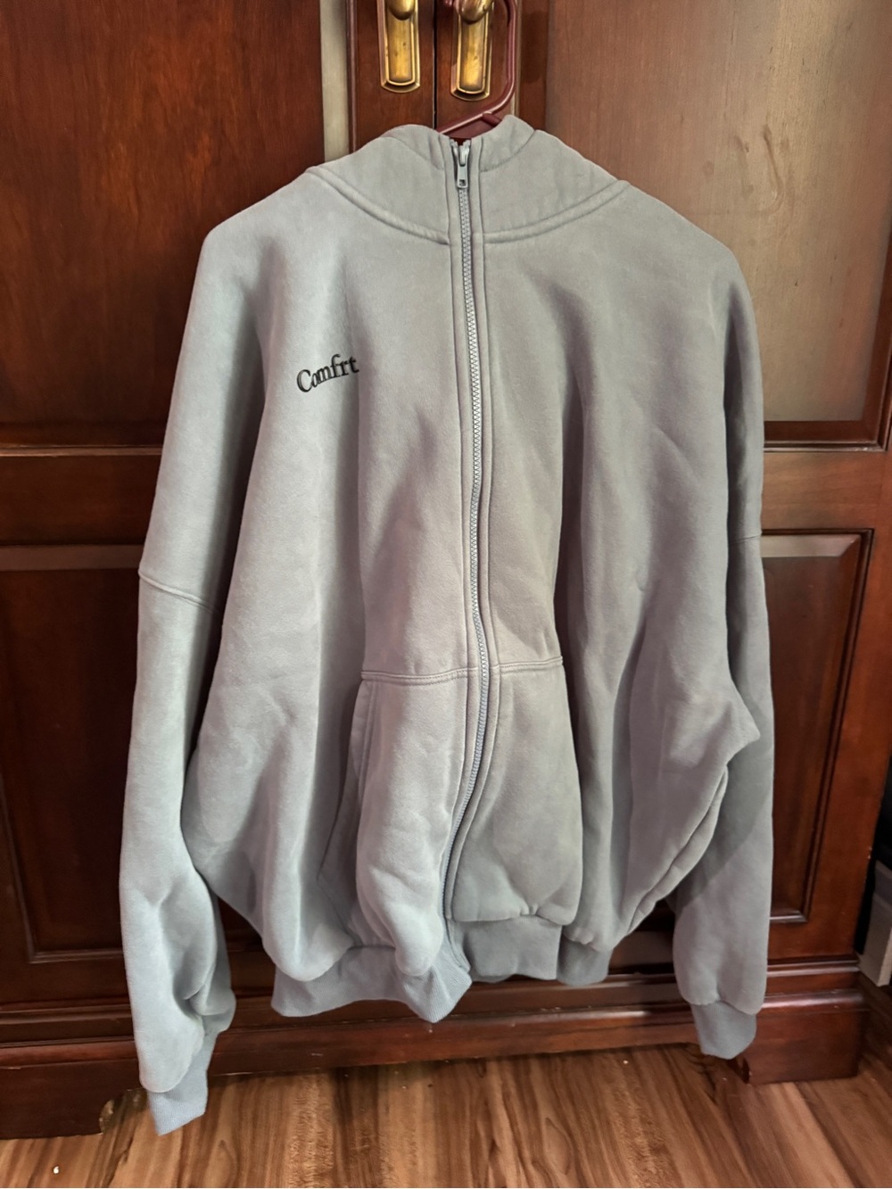 Men’s Comfrt zip up hoodies.